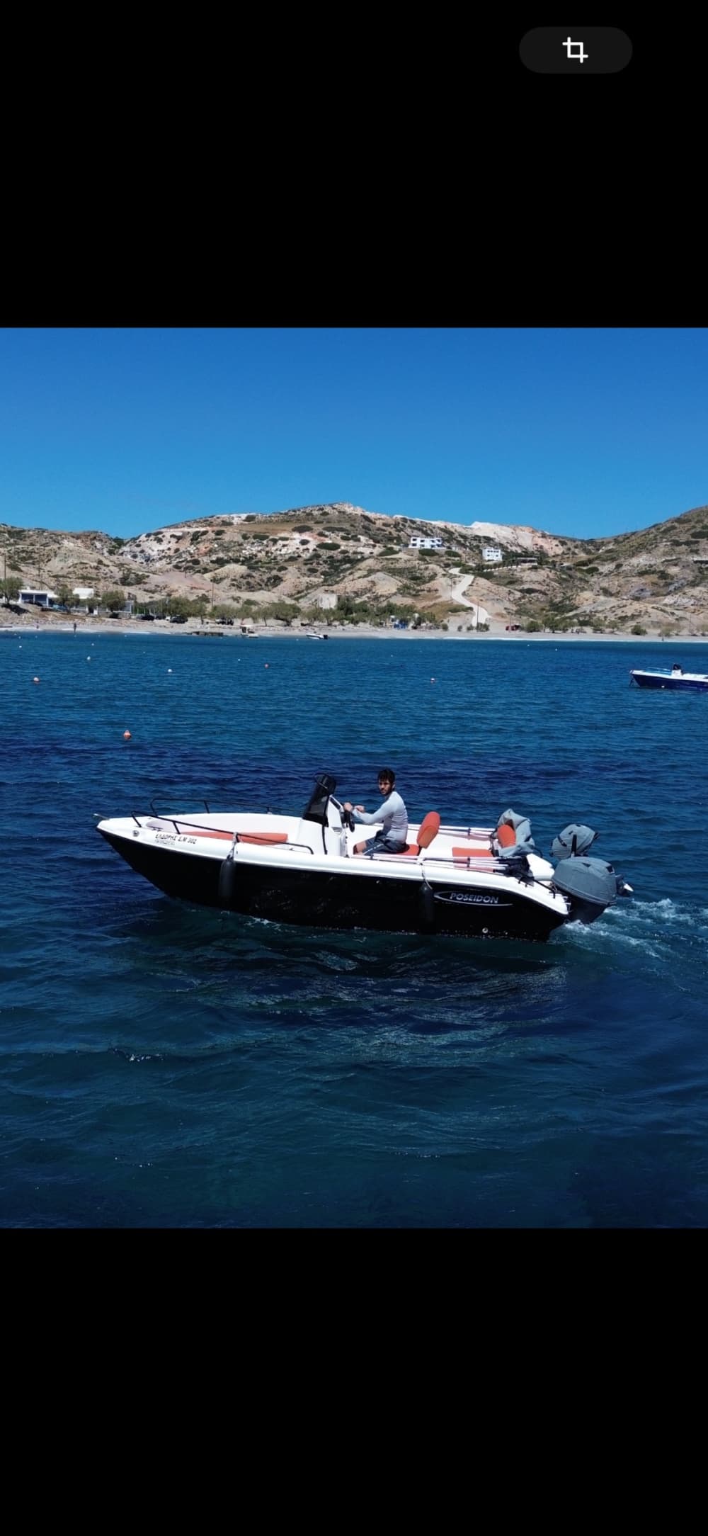 Ολοήμερη εκδρομή με μηχανοκίνητο σκάφος 🌊
Ανακαλύψτε την κρυμμένη ομορφιά του λιμανιού της Μήλου—κρυστάλλινα νερά, μυστικές σπηλιές και αξέχαστη θέα στην ακτή, όλα σε μια απίστευτη μέρα.