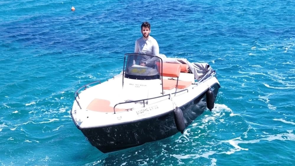 Full-Day Motorboat Tour 🌊
Discover the hidden beauty of the Port of Milos—crystal waters, secret caves, and unforgettable coastal views, all in one incredible day.