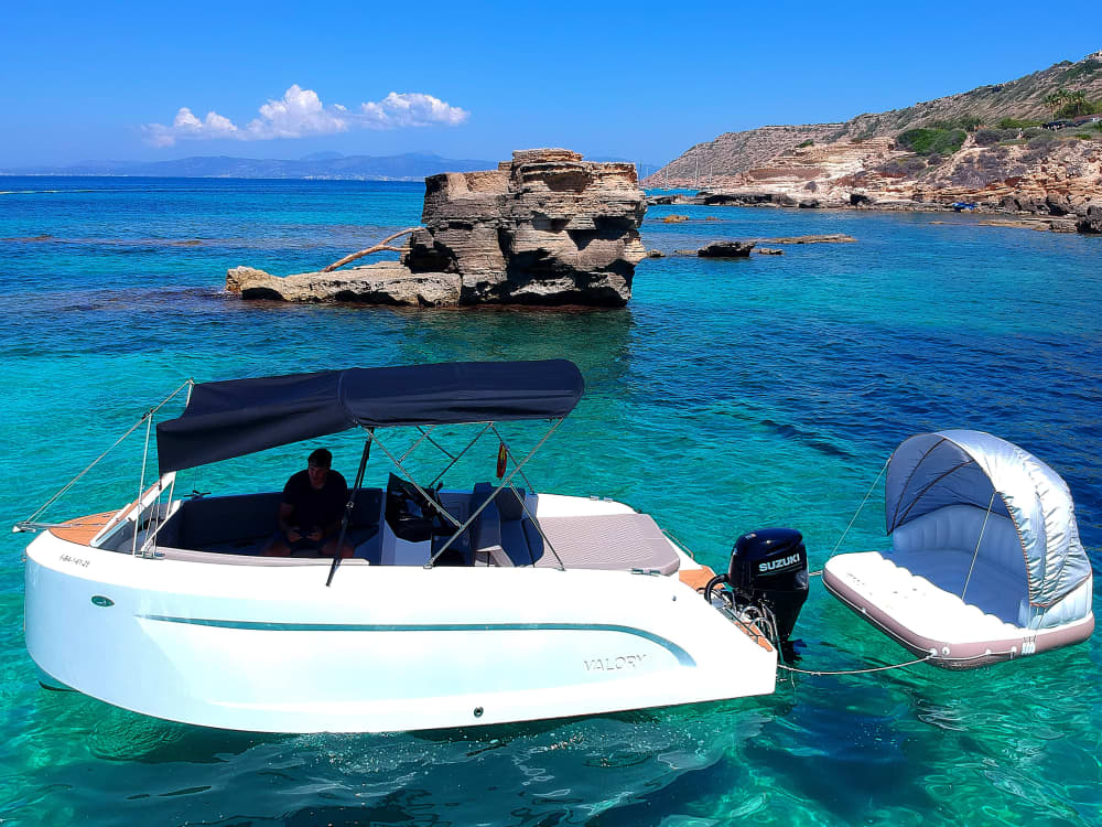 4-Hour Mediterranean Afternoon Escape – Secret Coves and Inflatable Platform