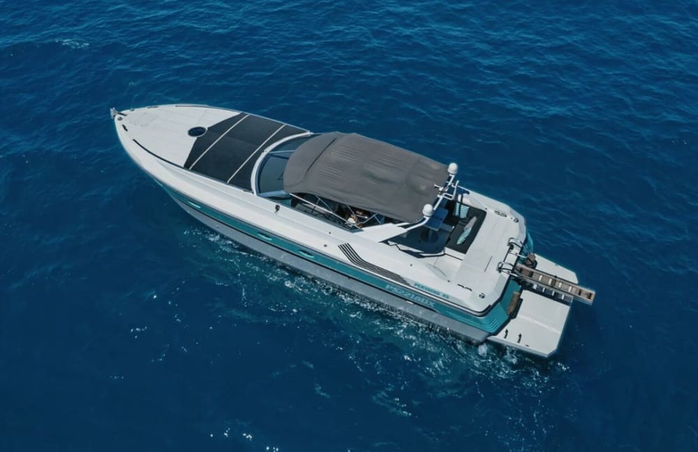 Champagne, soleil et criques secrètes — Une journée d'évasion loin des roses