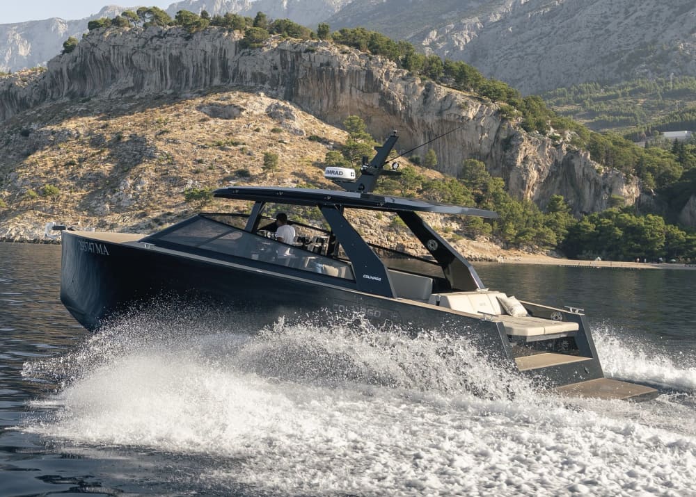 Prywatna luksusowa łódź Colnago 38 z opcją all-inclusive do 3 wysp z błękitnymi jaskiniami, ukrytymi zatokami i słynnym Złotym Rogiem