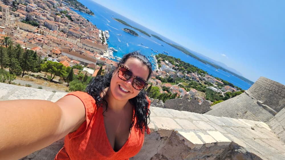 Escapada en barco de lujo con todo incluido a 4 islas con la ciudad de Hvar y las islas Pakleni