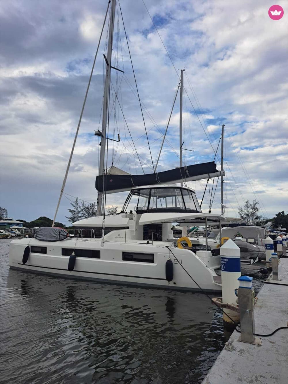 Passeio de catamarã de luxo de 8 horas no Rio – Rota personalizada e experiência de navegação moderna