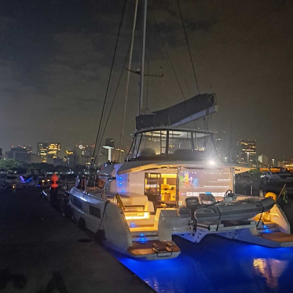 Passeio de catamarã de luxo de 8 horas no Rio – Rota personalizada e experiência de navegação moderna