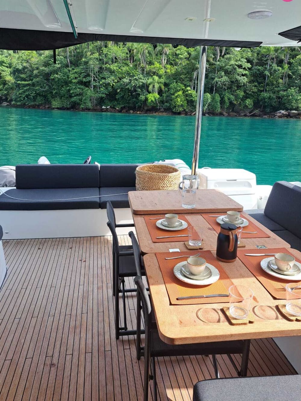 Excursión de lujo en catamarán de 8 horas en Río: ruta personalizada y experiencia de navegación moderna.