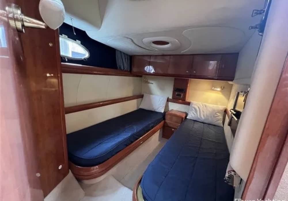 La tua fuga VIP a Blanes: un viaggio di 4 ore su uno yacht a motore.