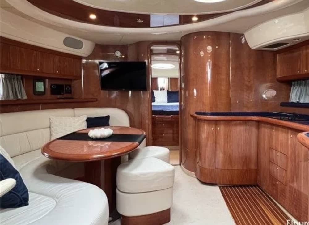 La tua fuga VIP a Blanes: un viaggio di 4 ore su uno yacht a motore.