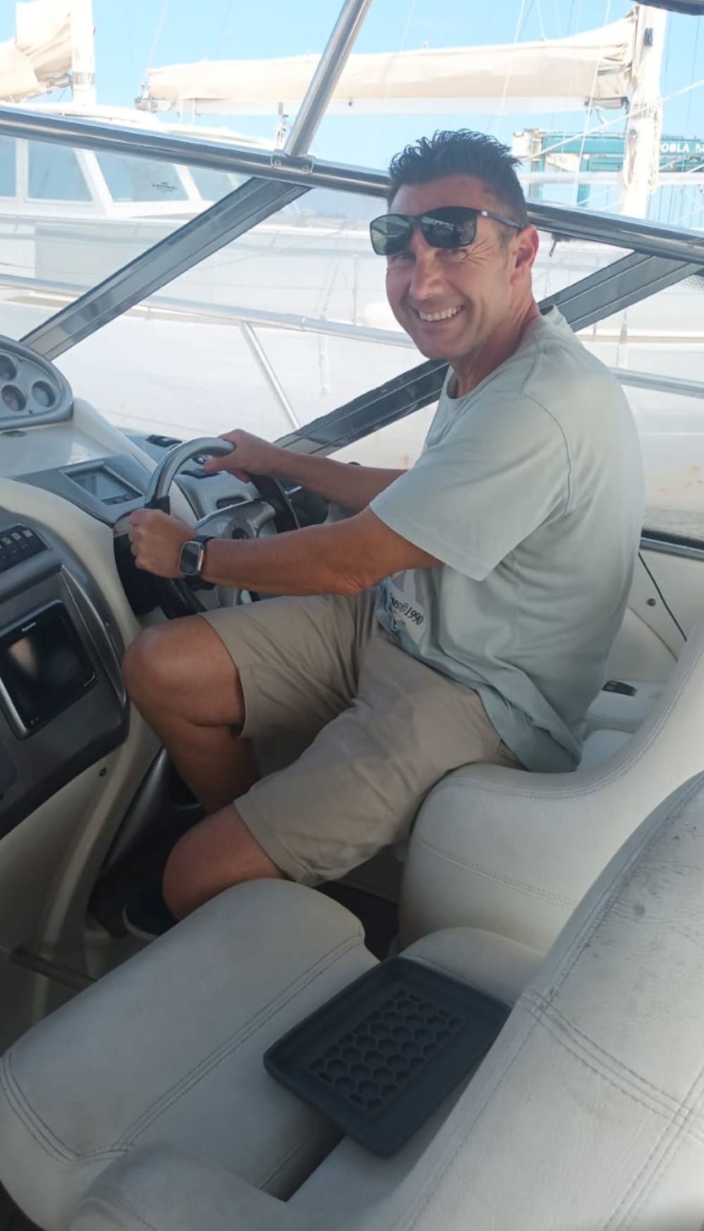 La tua fuga VIP a Blanes: un viaggio di 4 ore su uno yacht a motore.