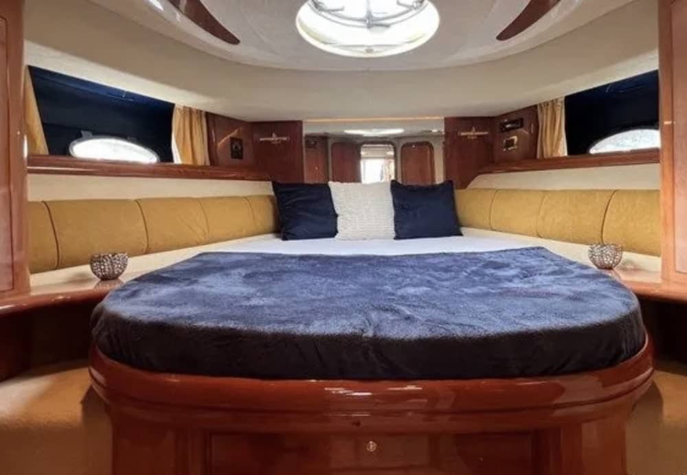 La tua fuga VIP a Blanes: un viaggio di 4 ore su uno yacht a motore.