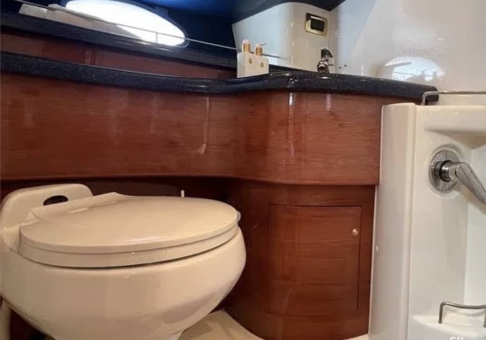 La tua fuga VIP a Blanes: un viaggio di 4 ore su uno yacht a motore.