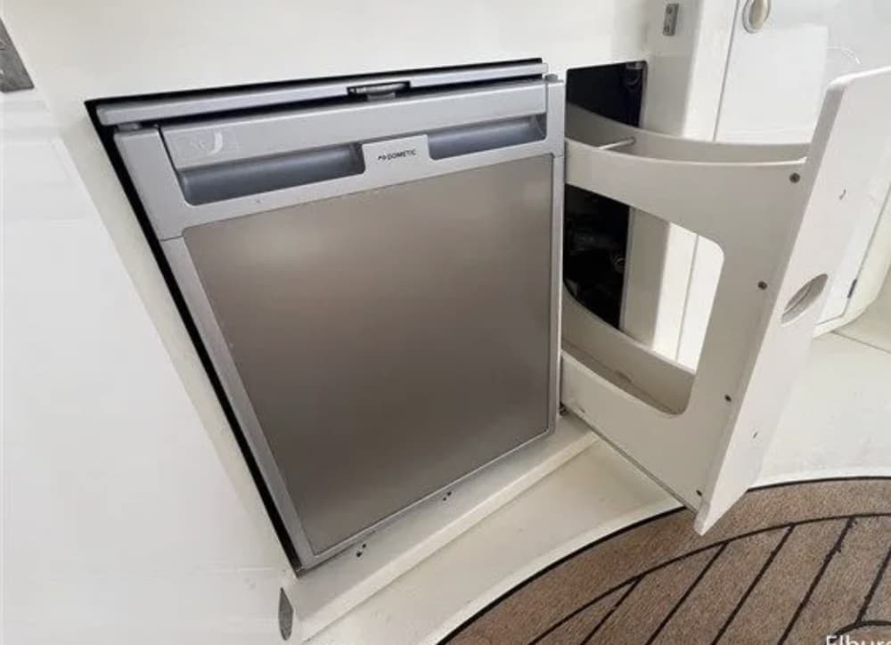 La tua fuga VIP a Blanes: un viaggio di 4 ore su uno yacht a motore.