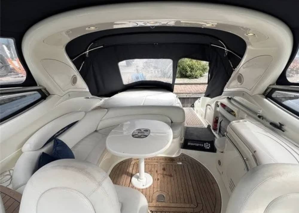 La tua fuga VIP a Blanes: un viaggio di 4 ore su uno yacht a motore.