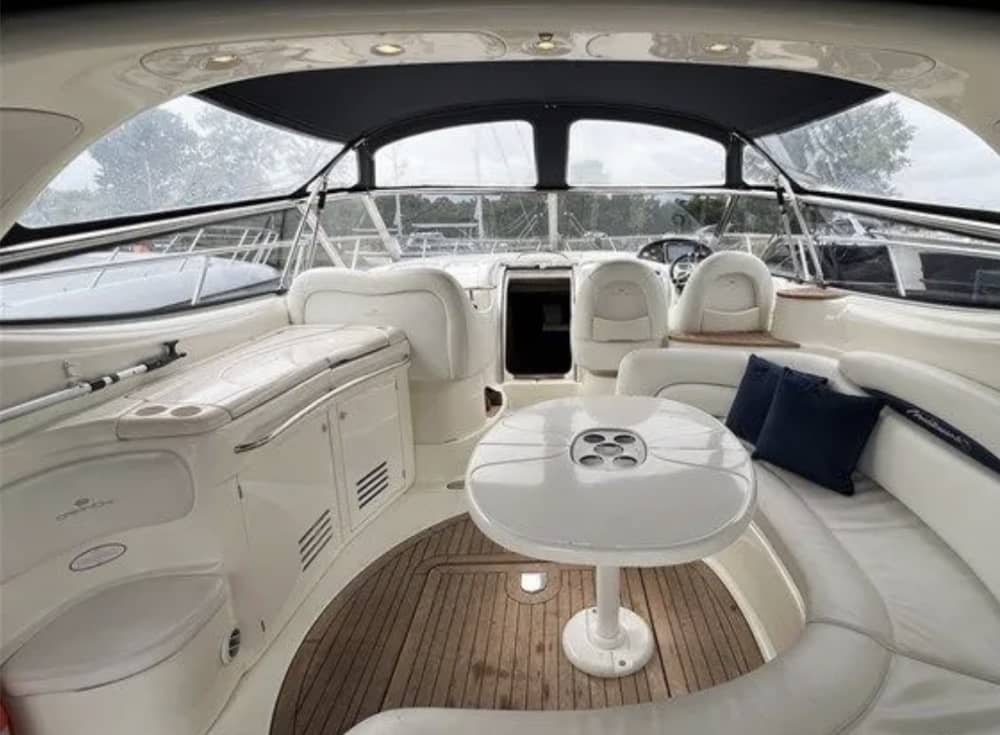 La tua fuga VIP a Blanes: un viaggio di 4 ore su uno yacht a motore.