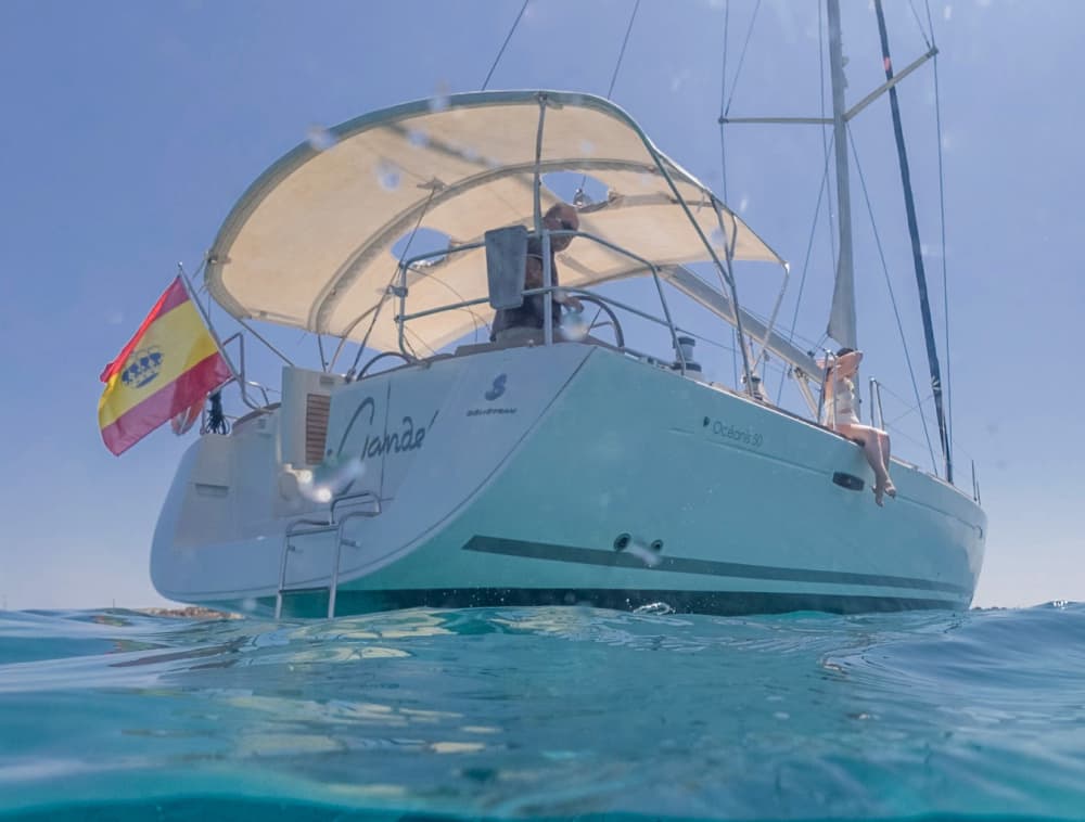 Odkryj niesamowite okolice wyspy Tabarca na pokładzie naszego wygodnego luksusowego żaglowca