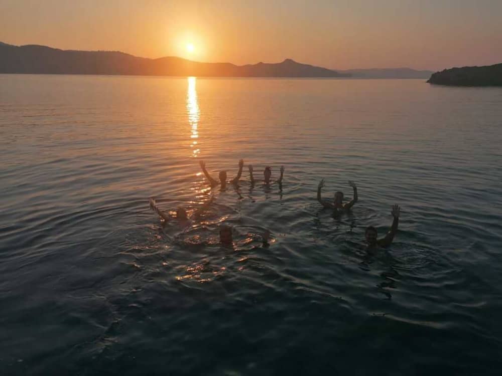 Ιστιοπλοΐα με Ανατολή & Περιήγηση Γαλήνης – Μήλος με το Πρωινό Φως