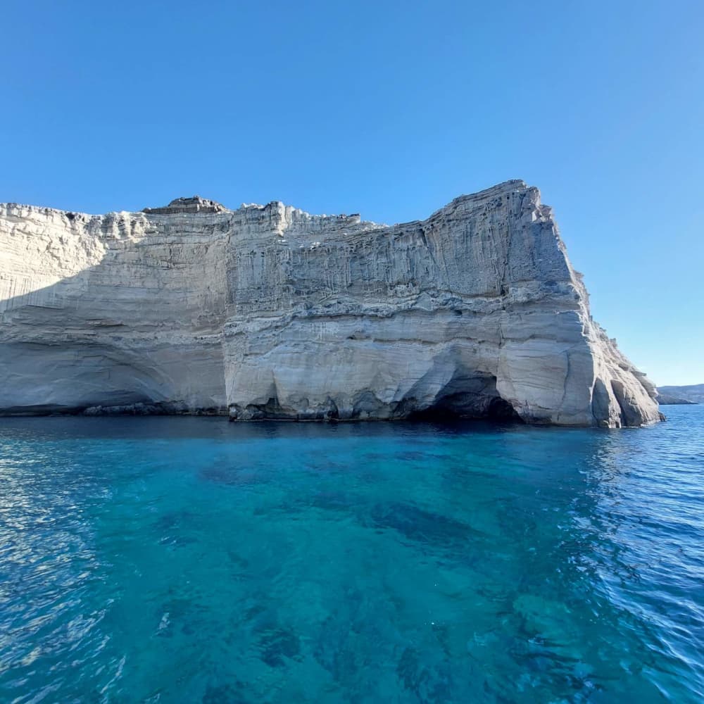 Experiencia Kleftiko: navega, nada y cena en el escondite de un pirata