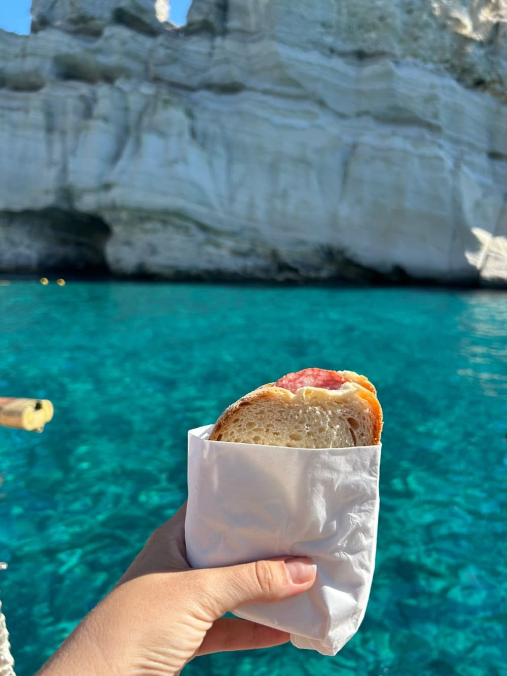 Experiencia Kleftiko: navega, nada y cena en el escondite de un pirata