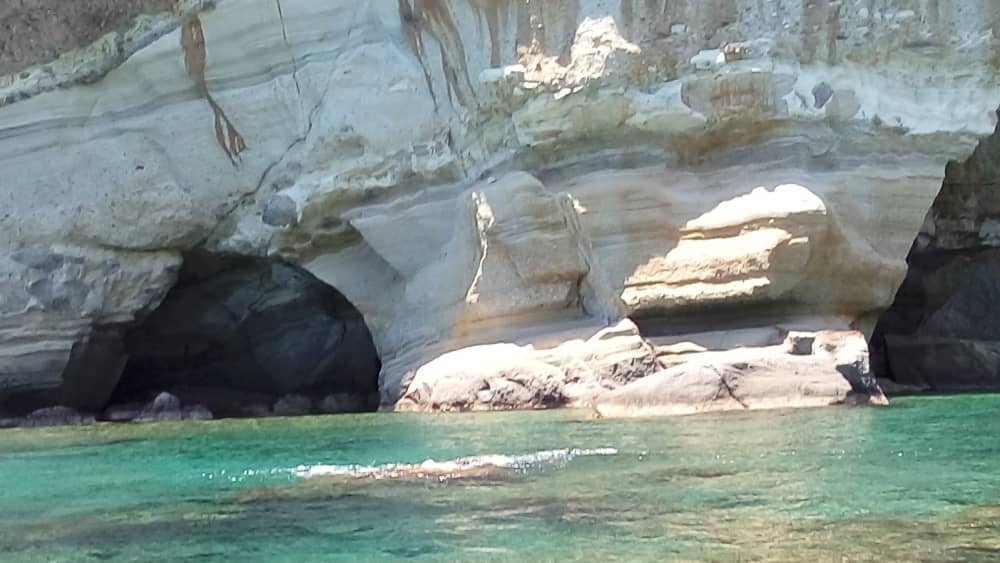 Experiencia Kleftiko: navega, nada y cena en el escondite de un pirata