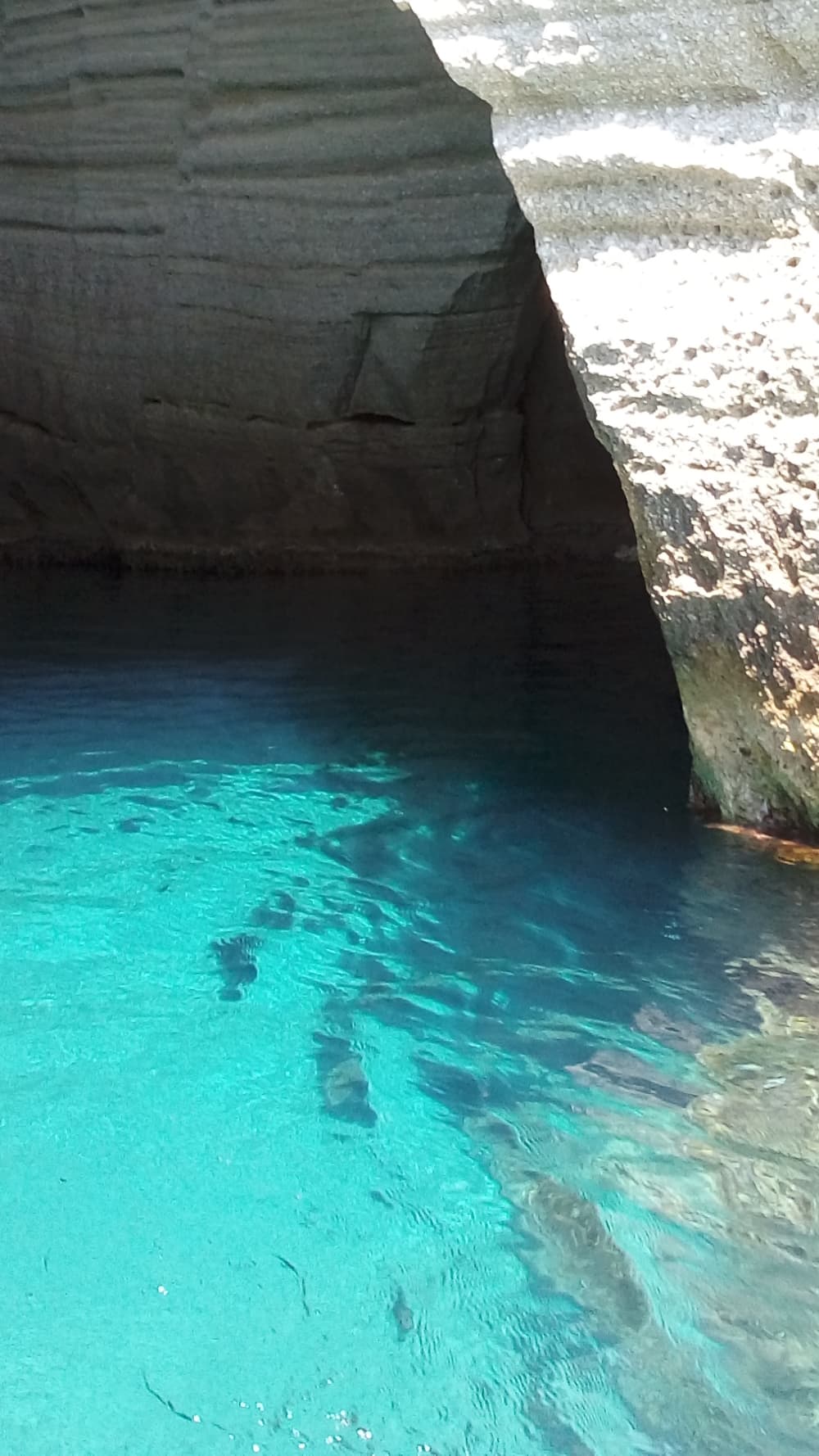 Experiencia Kleftiko: navega, nada y cena en el escondite de un pirata