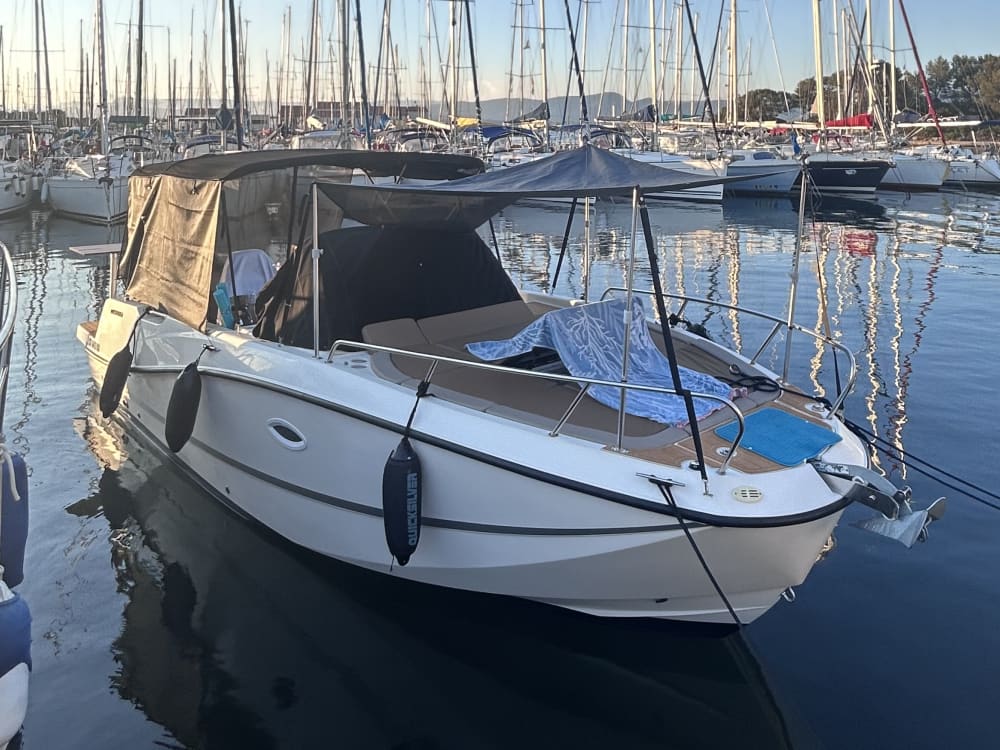 Aperitivo al tramonto in mare – Un momento sospeso...