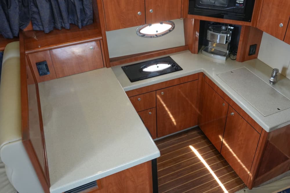 5-Hour Journey — Luxury Dubai Yacht Adventure