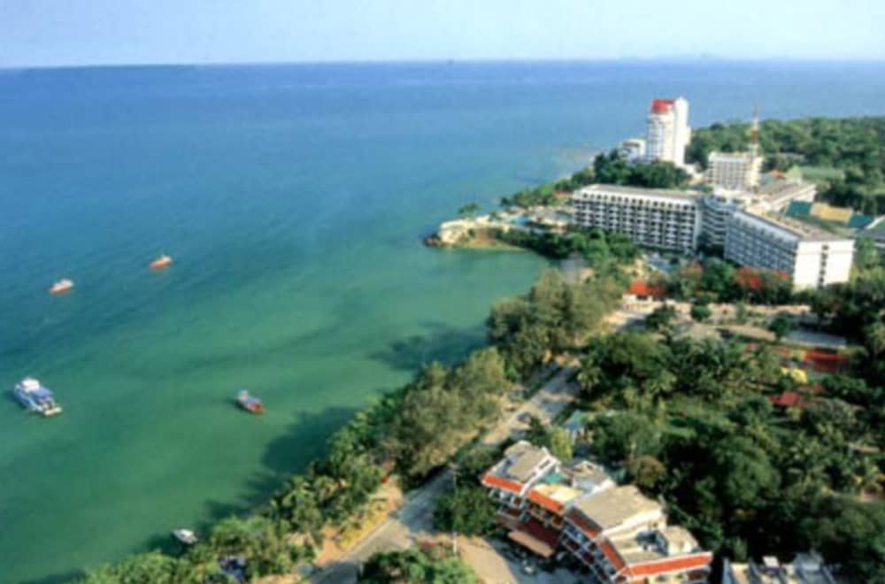 Gentle Cruise Along the Gulf of Thailand