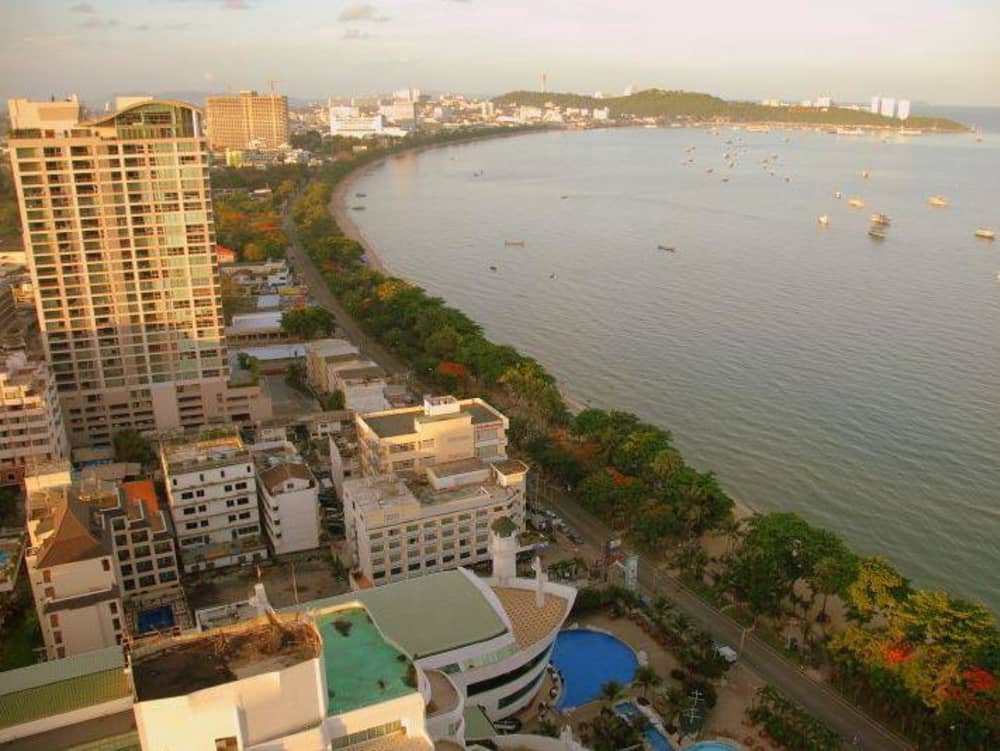 Gentle Cruise Along the Gulf of Thailand