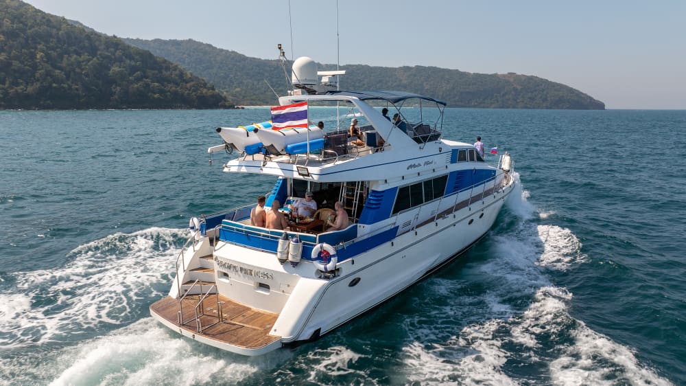 Monkey Island Escape – Private Yacht Experience