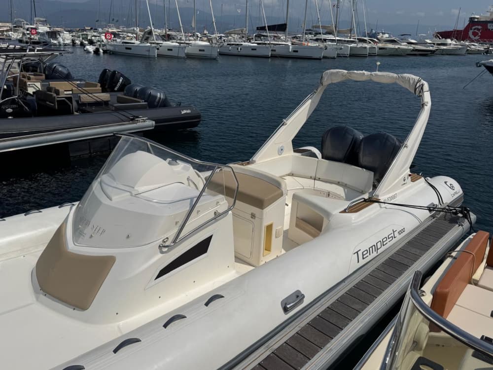 Descubre Porto-Vecchio en una excursión de un día completo en lancha motora.
