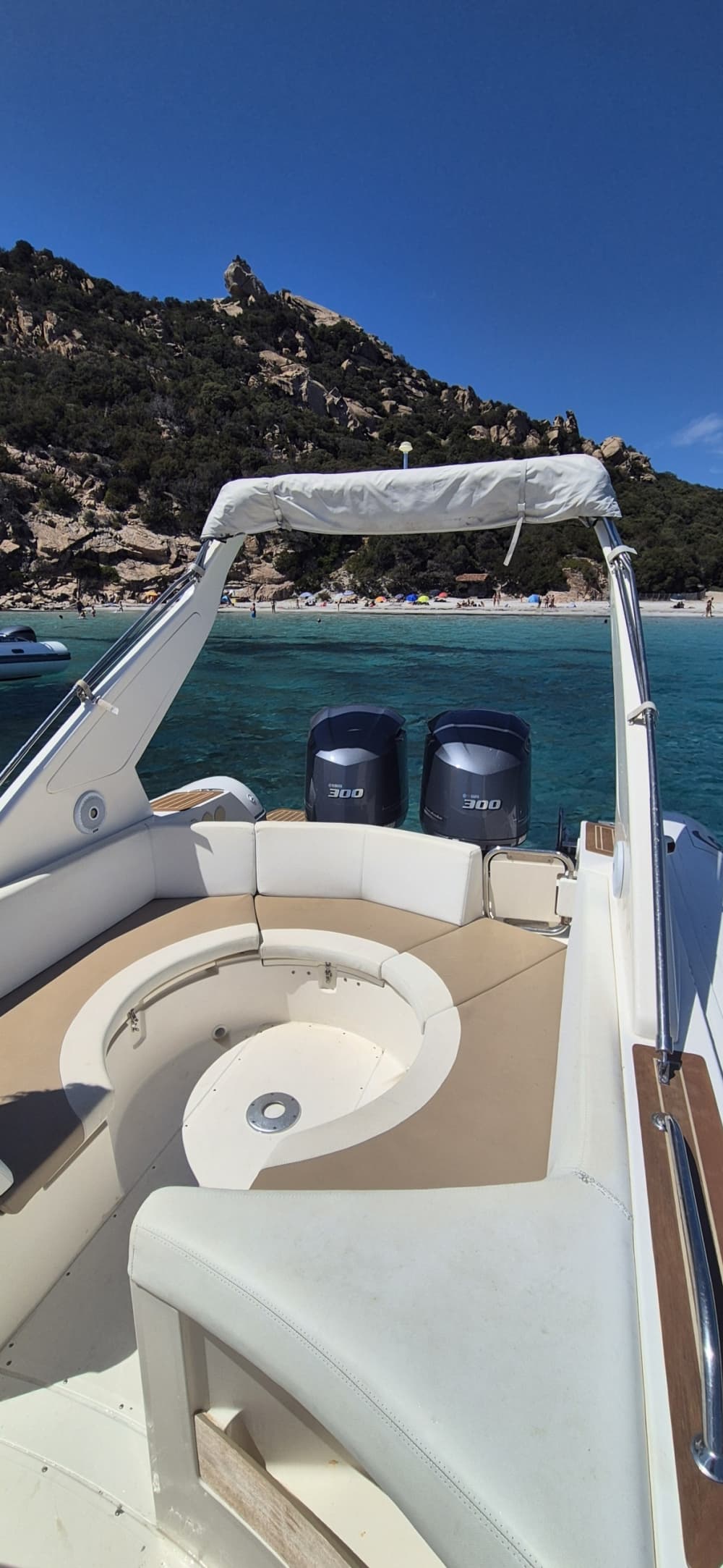Descubre Porto-Vecchio en una excursión de un día completo en lancha motora.