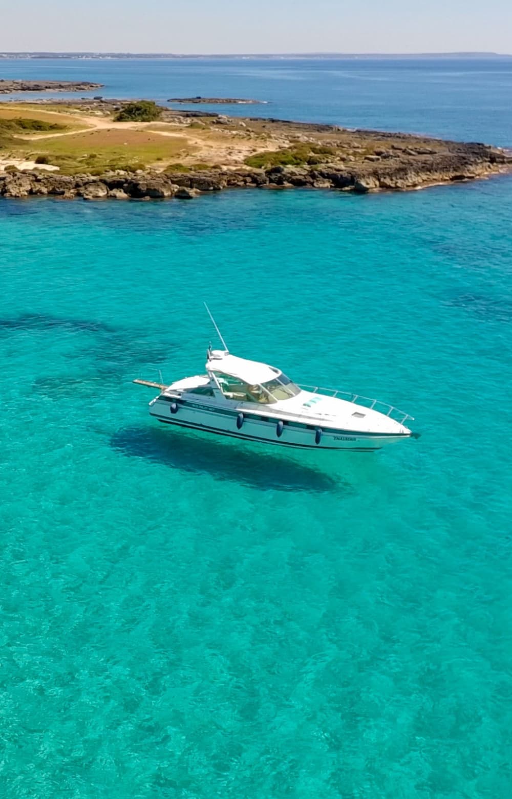 Excursión exclusiva en barco por la costa de Salento.