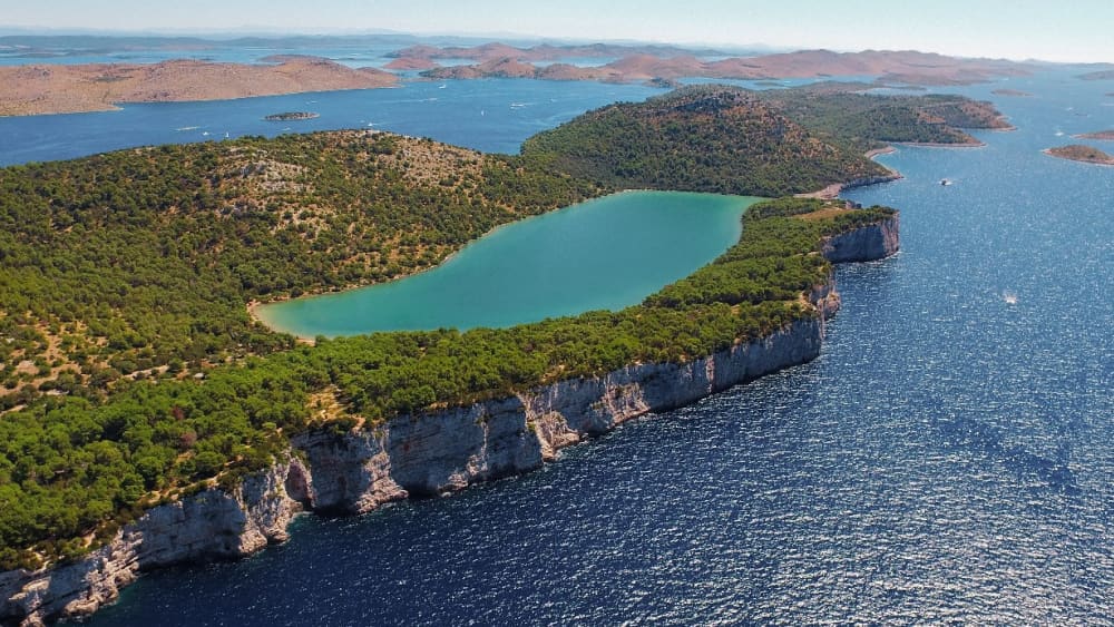 Passeio personalizado Dugi Otok – Lancha rápida de 9h com almoço