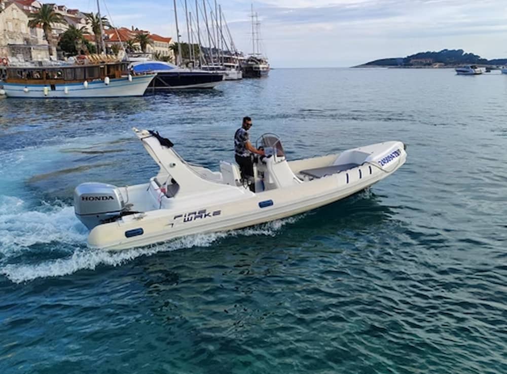 Passeio personalizado Dugi Otok – Lancha rápida de 9h com almoço