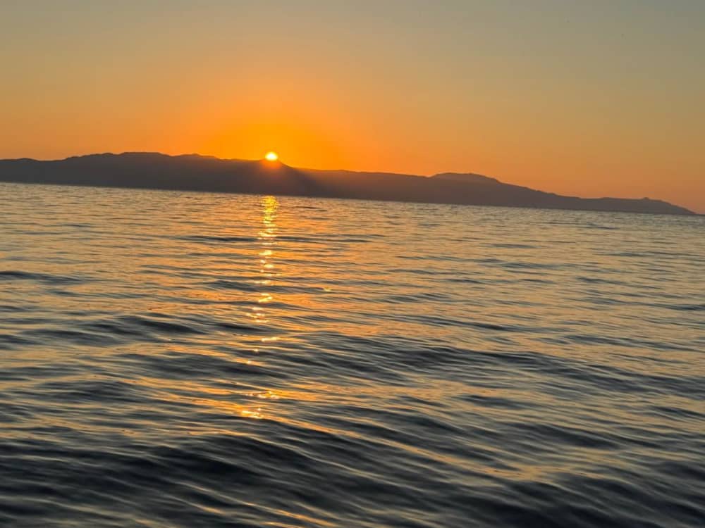 Crociera privata di 4 ore al tramonto sull'isola di Thodorou