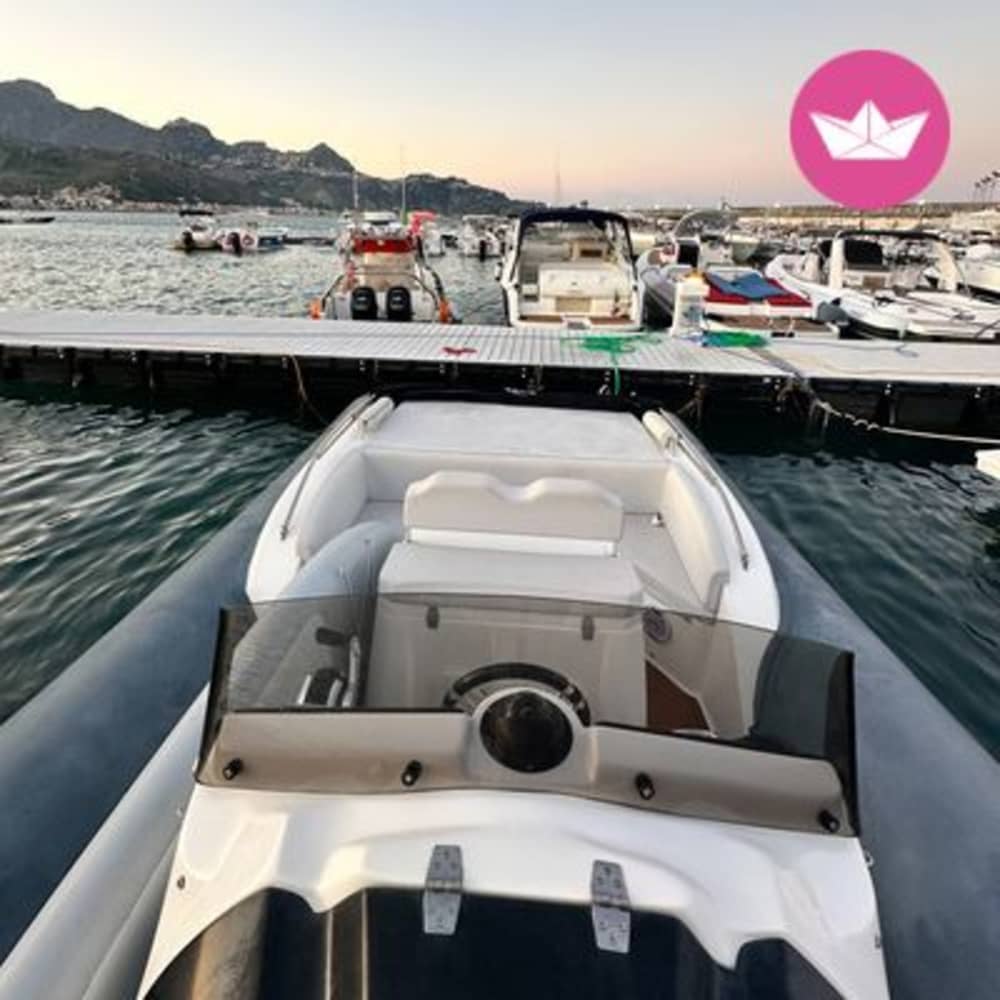 As maravilhas da Sicília: um passeio de barco por Giardini Naxos, Isola Bella e Capo Taormina