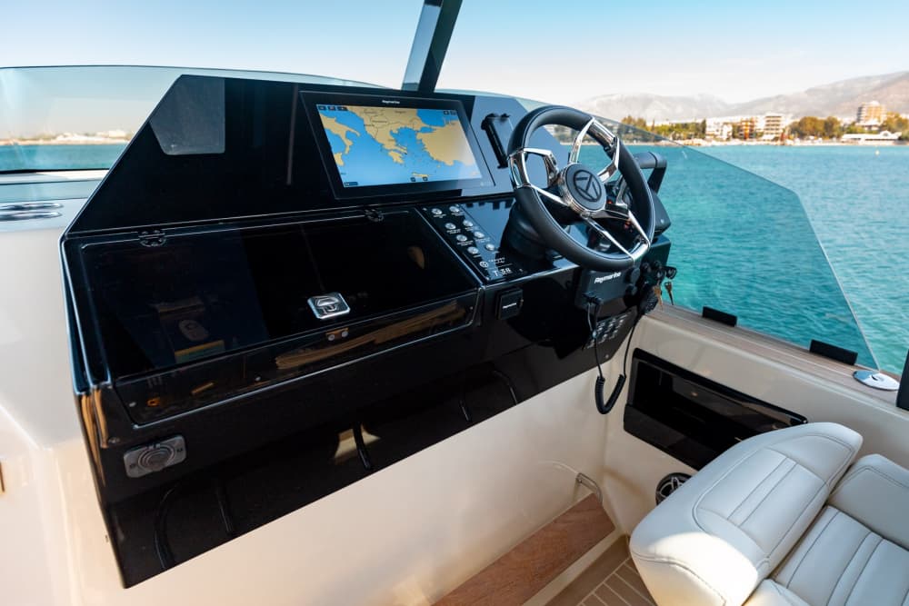 Huur een motorboot voor 4 uur plezier.