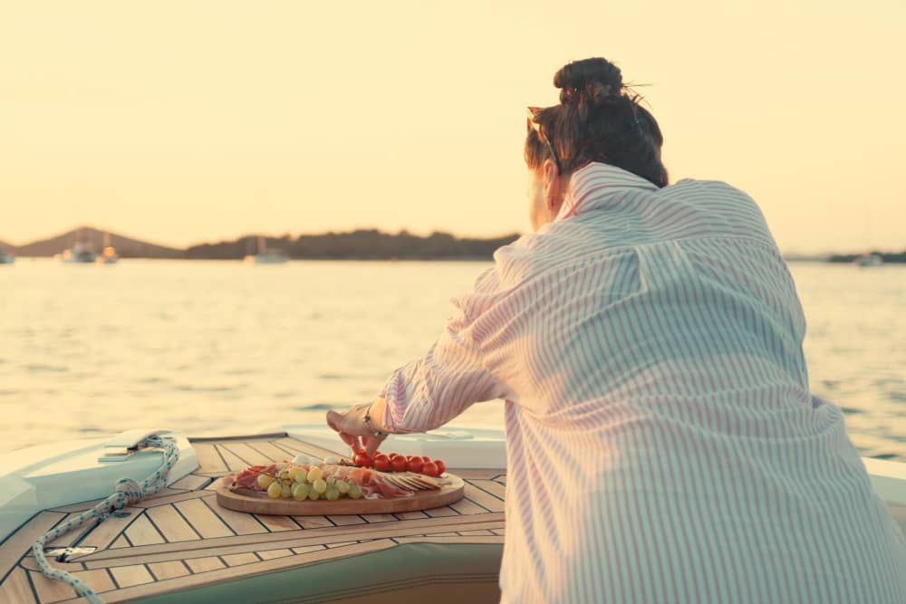 La tua giornata a Murter: noleggia un motoscafo per una giornata intera alla scoperta dell'isola.