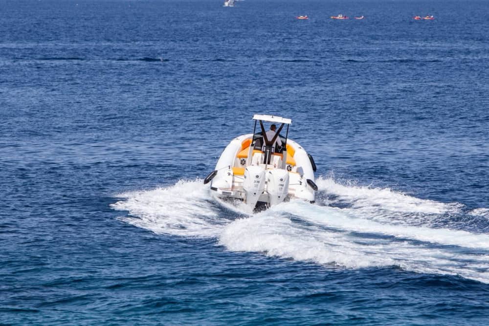 La tua giornata a Murter: noleggia un motoscafo per una giornata intera alla scoperta dell'isola.