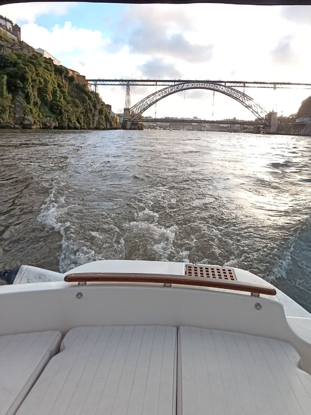 ⚡Paraíso flotante del vino: la experiencia en Oporto de la que todo el mundo habla