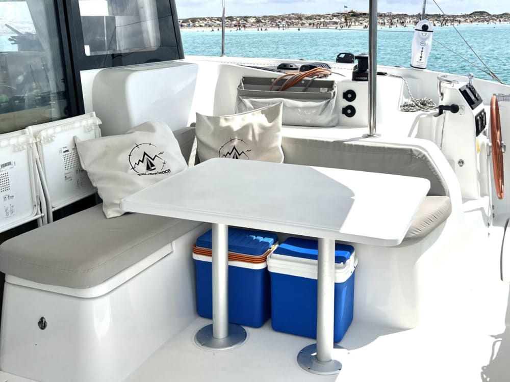 Halbtägiger Katamaran-Ausflug in Pollença – Schwimmen, Entspannen & Erkunden