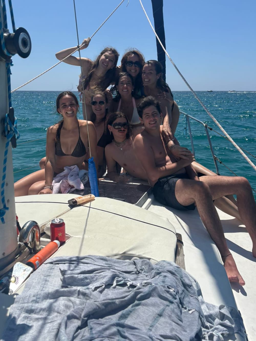 Sehen Sie nicht nur die Küste – segeln Sie sie! Ein unvergesslicher Morgencharter.