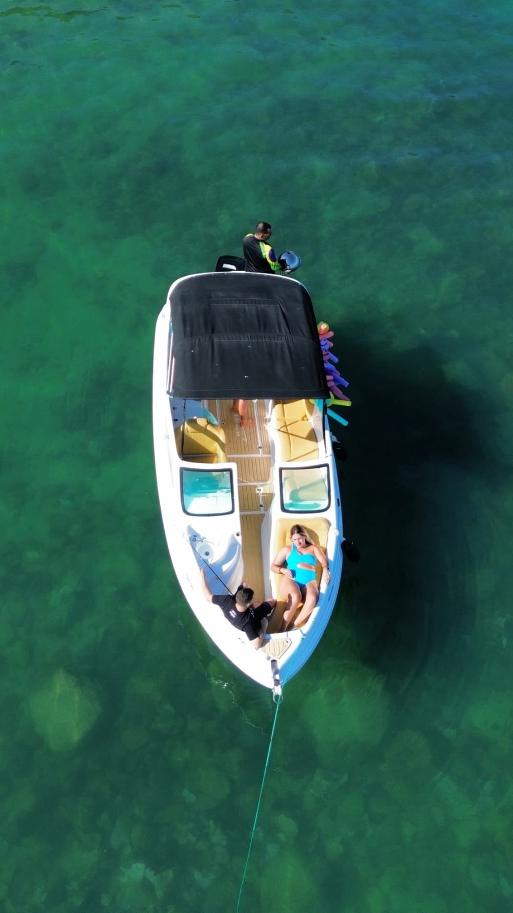 Votre journée à Armação dos Búzios : Louez un bateau à moteur pour 9h de découverte