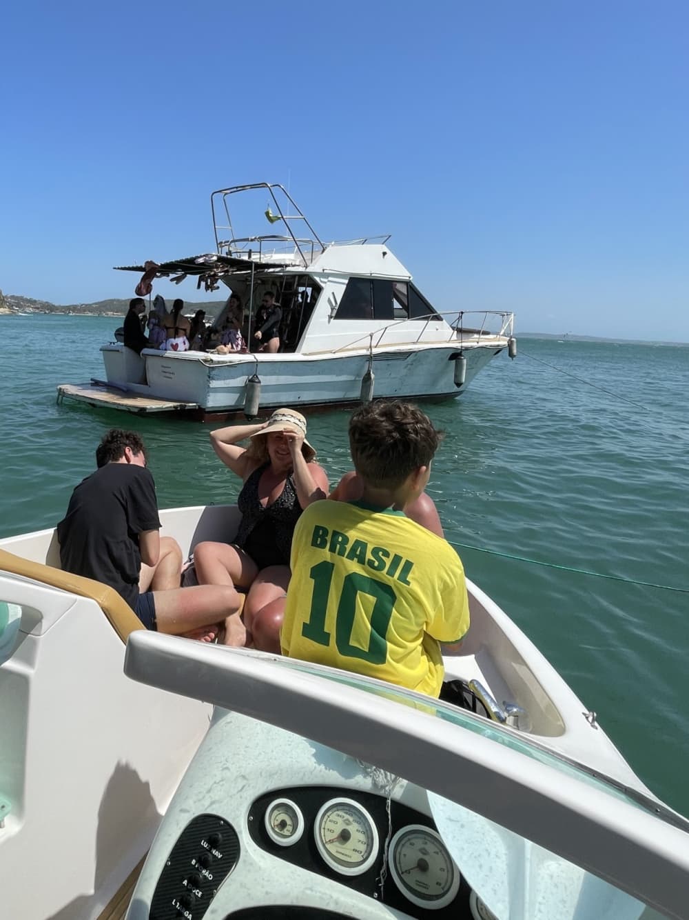 Votre journée à Armação dos Búzios : Louez un bateau à moteur pour 9h de découverte
