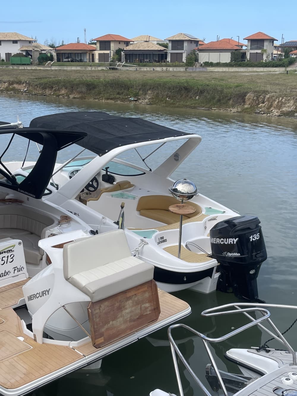 Votre journée à Armação dos Búzios : Louez un bateau à moteur pour 9h de découverte