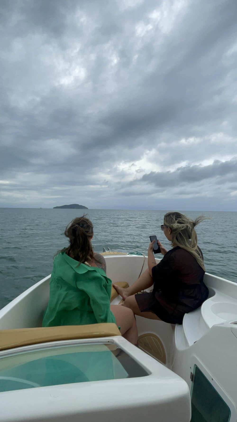 Votre journée à Armação dos Búzios : Louez un bateau à moteur pour 9h de découverte