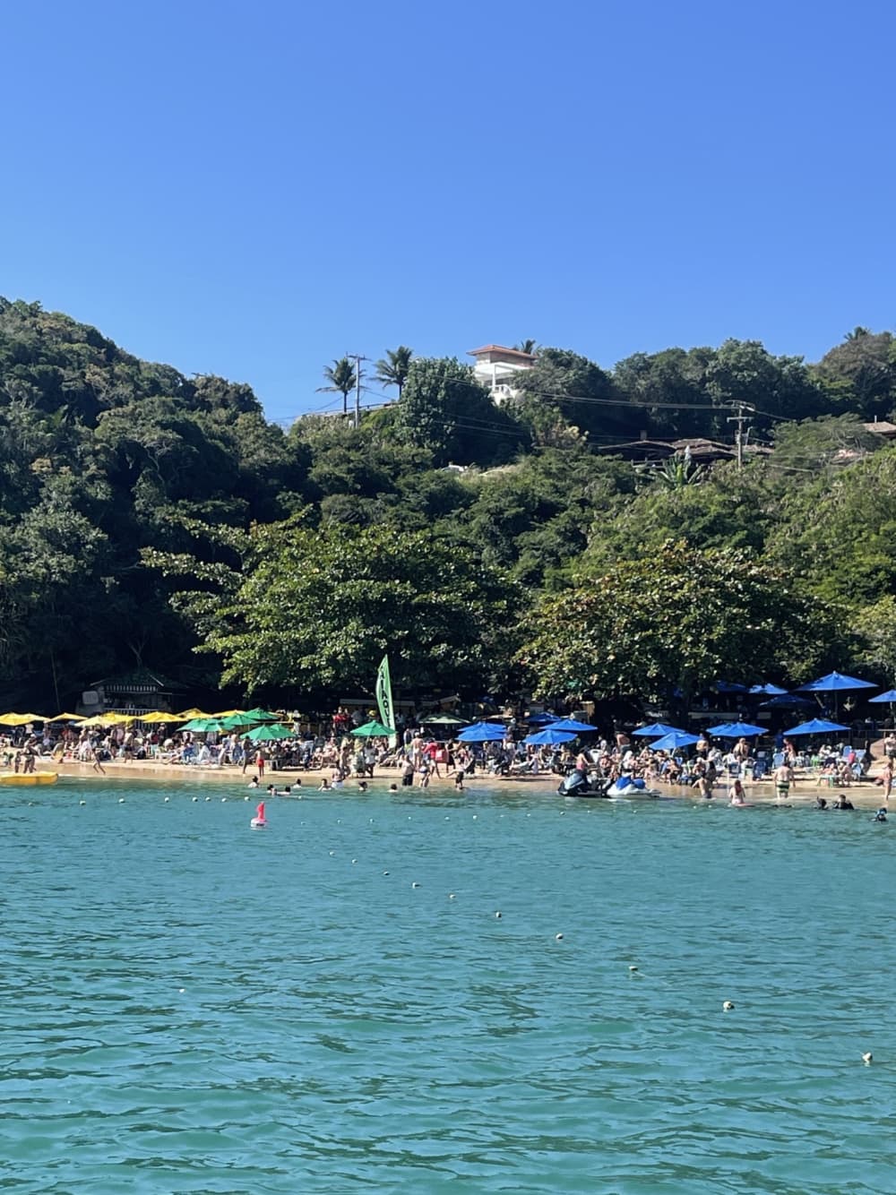 Votre journée à Armação dos Búzios : Louez un bateau à moteur pour 9h de découverte
