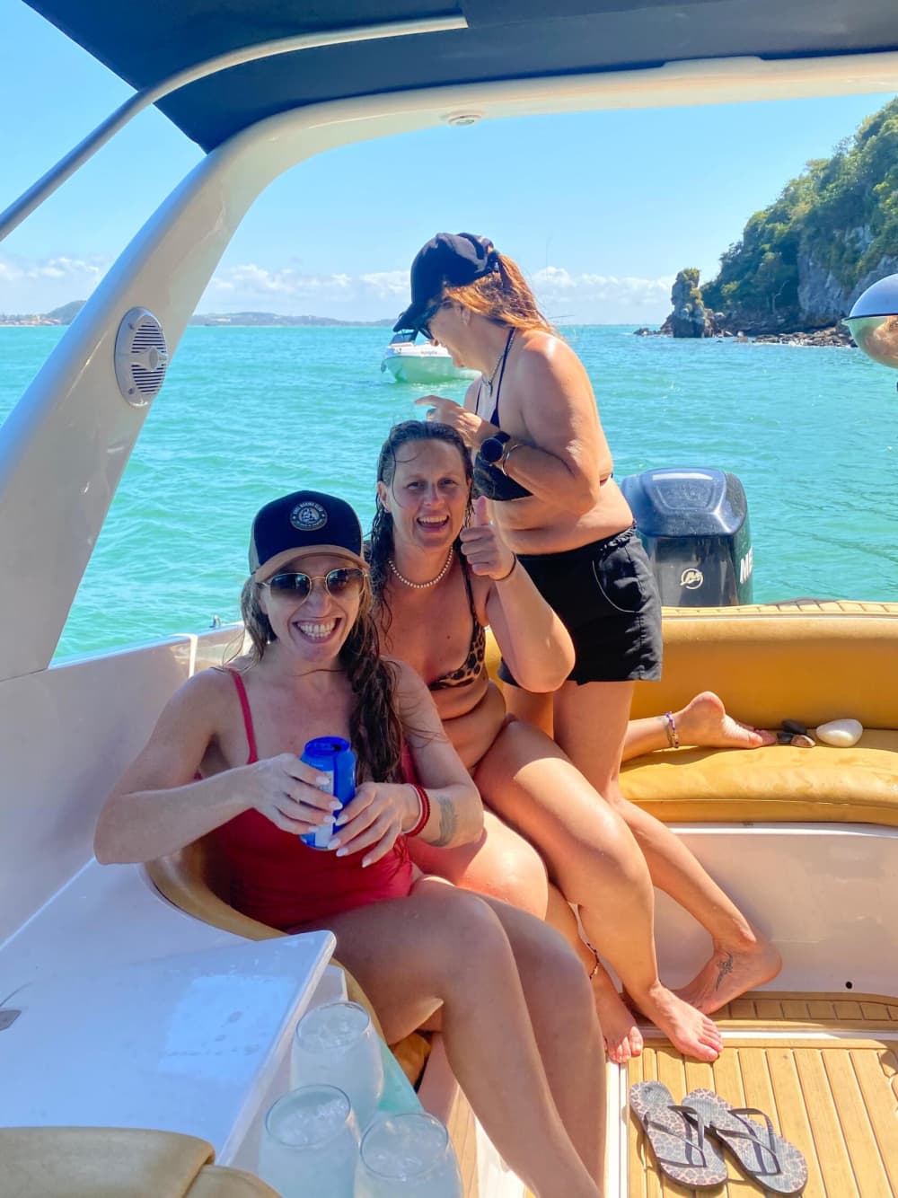 Votre journée à Armação dos Búzios : Louez un bateau à moteur pour 9h de découverte