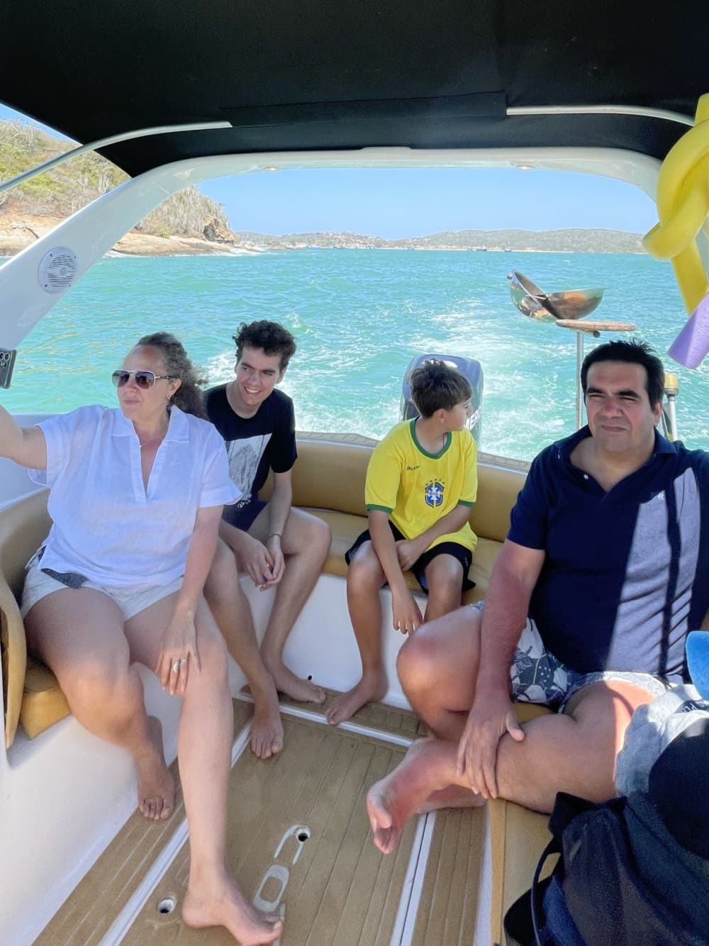 Votre journée à Armação dos Búzios : Louez un bateau à moteur pour 9h de découverte