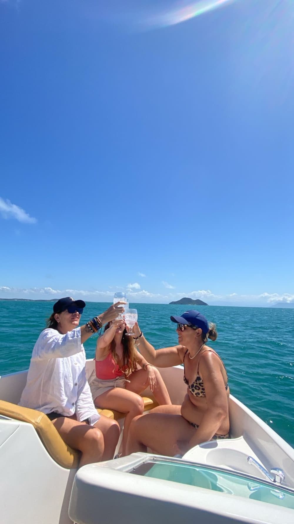 Votre journée à Armação dos Búzios : Louez un bateau à moteur pour 9h de découverte