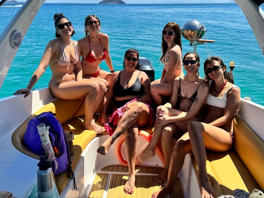 Votre journée à Armação dos Búzios : Louez un bateau à moteur pour 9h de découverte